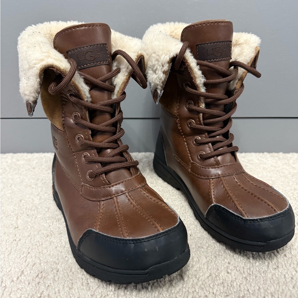 UGG Women's Chestnut and Black Winter Boots